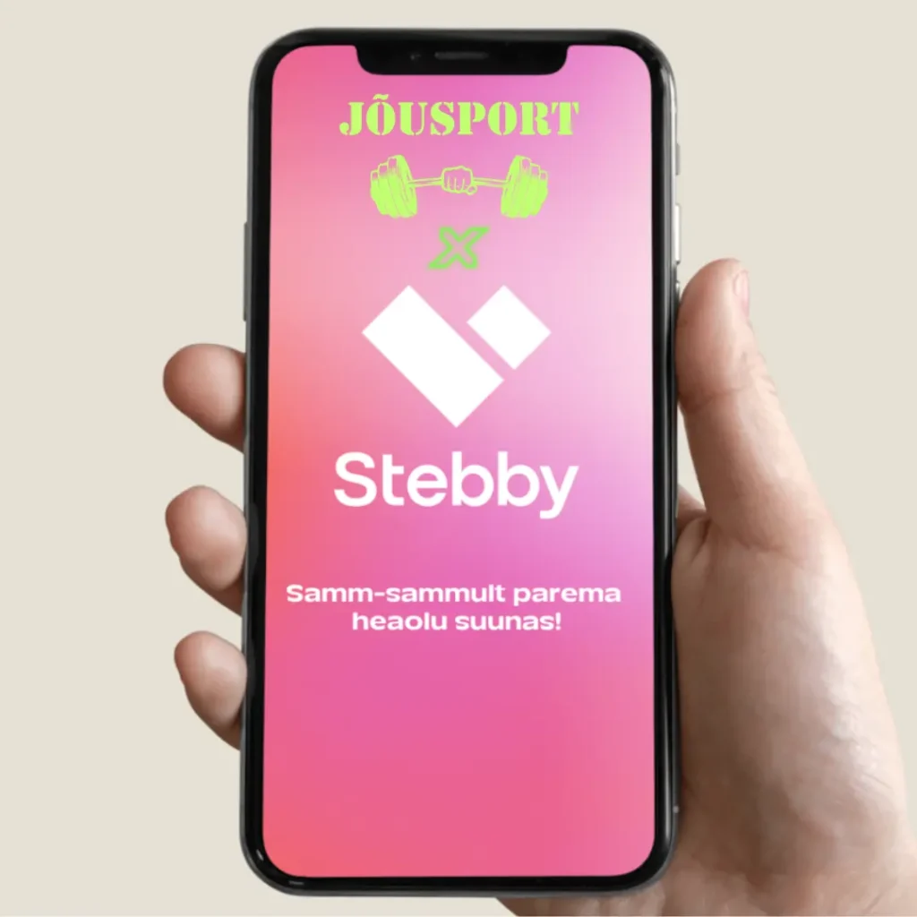 Käsi hoidmas nutitelefoni, mille ekraanil on stebby vs Jõusport logod
